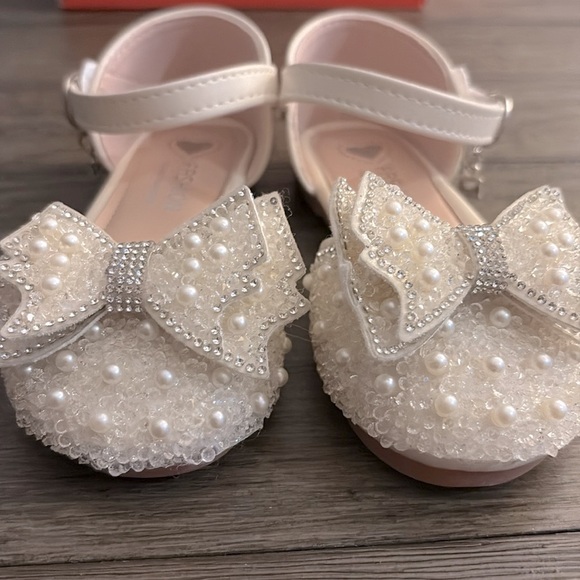 NIB [Shein] Pearl Rhinestone Princess Dressy Flats in Cream Girls EU 25 / US 8.5 - Picture 2 of 12